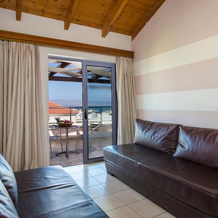 Isida Hotel Agia Marina Екстер'єр фото