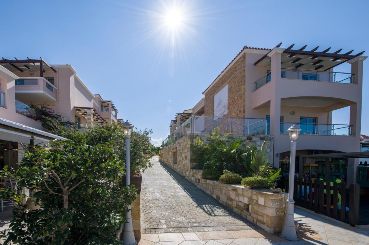 Isida Hotel Agia Marina Екстер'єр фото