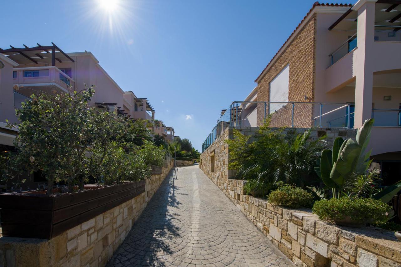 Isida Hotel Agia Marina Екстер'єр фото