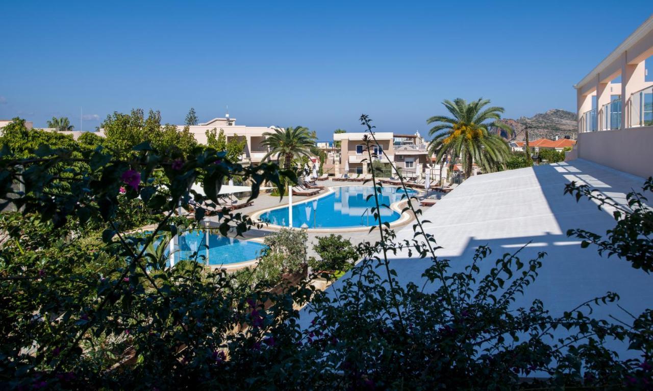 Isida Hotel Agia Marina Екстер'єр фото