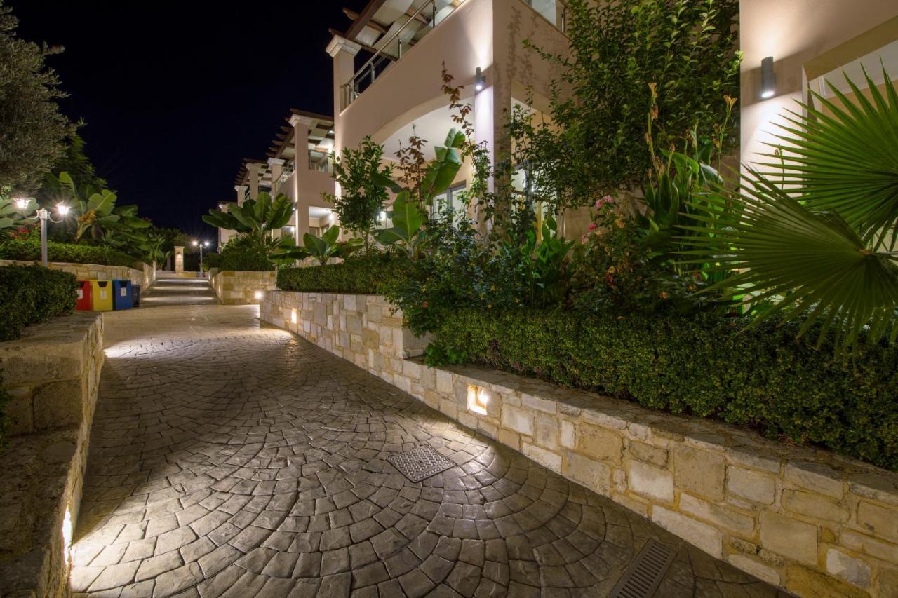 Isida Hotel Agia Marina Екстер'єр фото