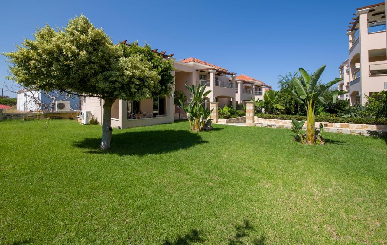 Isida Hotel Agia Marina Екстер'єр фото
