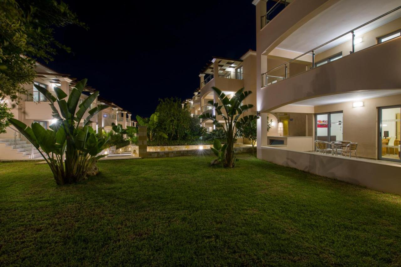 Isida Hotel Agia Marina Екстер'єр фото