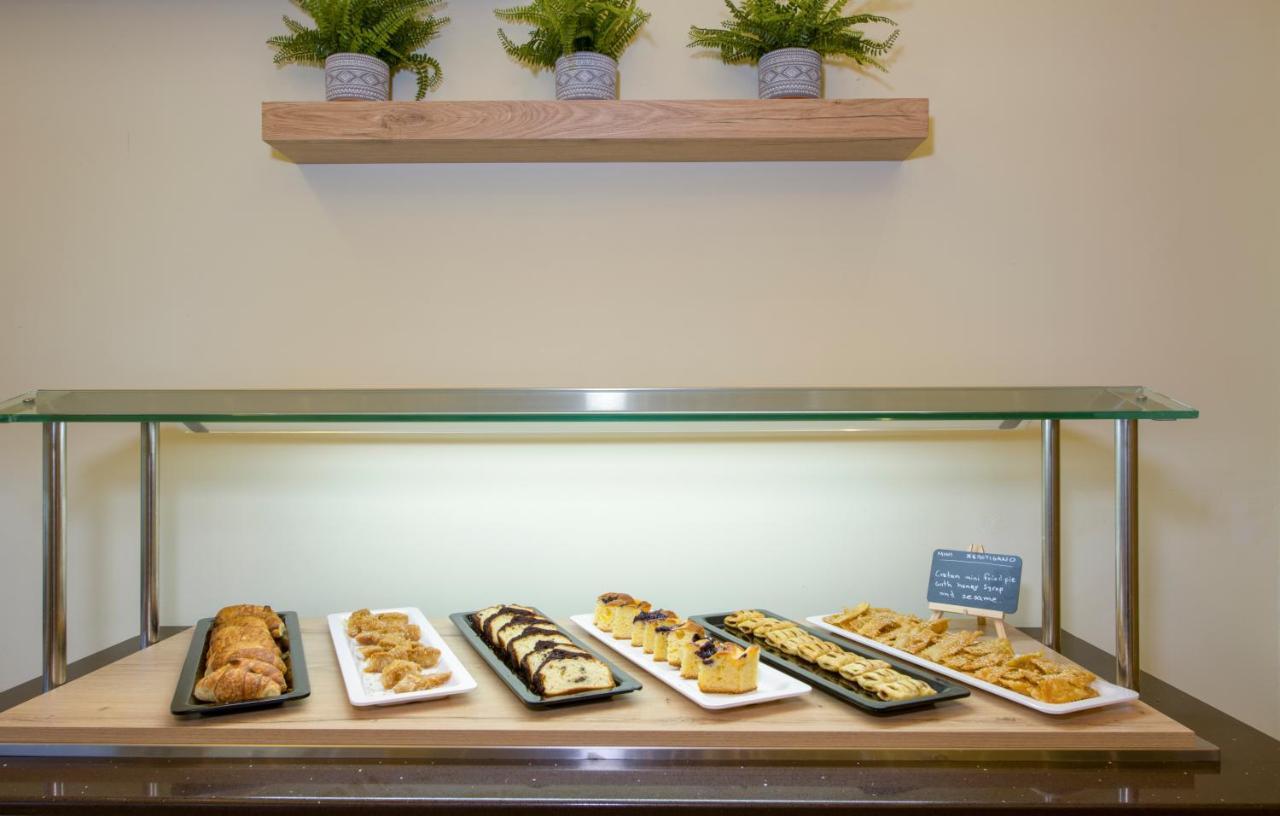 Isida Hotel Agia Marina Екстер'єр фото